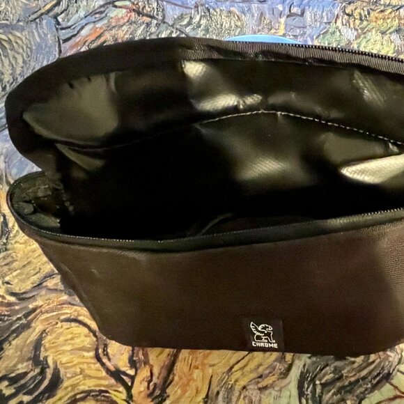 Chrome Unisex Crossbody Sling Bag, Waist or Hip Pack - Picture 5 of 6